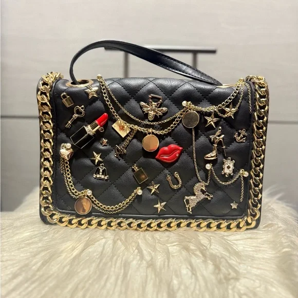 Chic Black Quilted Bag with Gold Accents - Picture 5 of 10